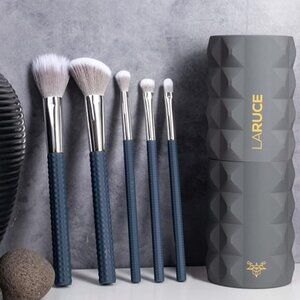NIB - Laruce Beauty Christine 5-PC Makeup Brush Set + Travel Hard Case – Gray